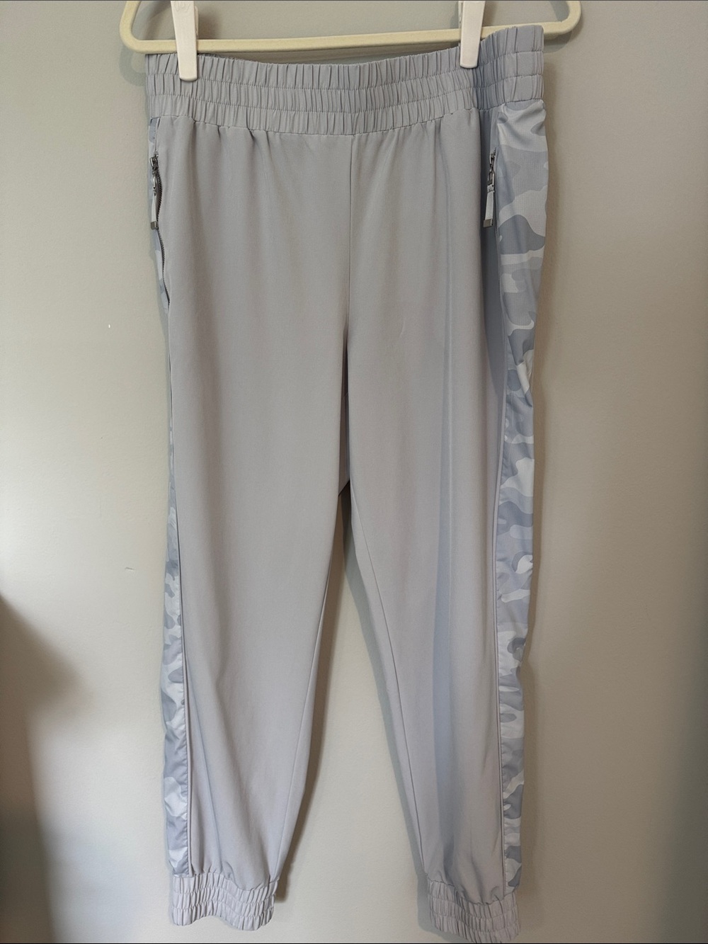 Chicos Light Gray Camo Zip Bomber Jacket and Joggers Two Piece Set Size 2 10/12 - Picture 6 of 10